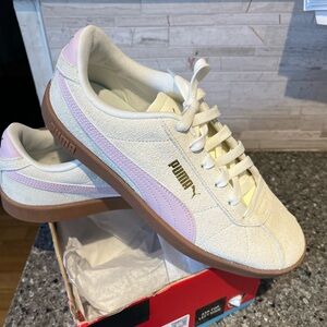 Puma Cream and Purple Athletic Shoes